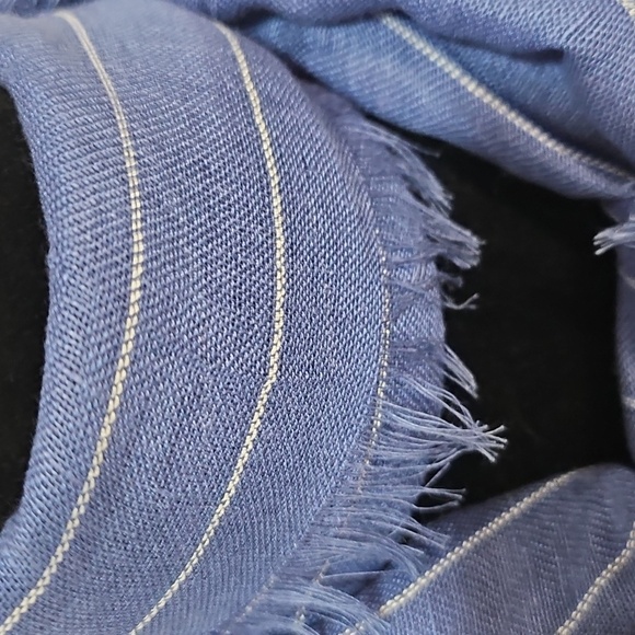 NWT BCBG Linen Blue & White Stripe Wrap Scarf with Fringe 24"x72" - Picture 8 of 10